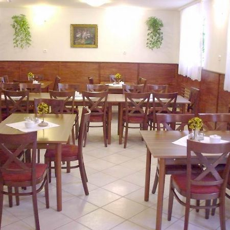 Corvin Hotel Gyor Luaran gambar