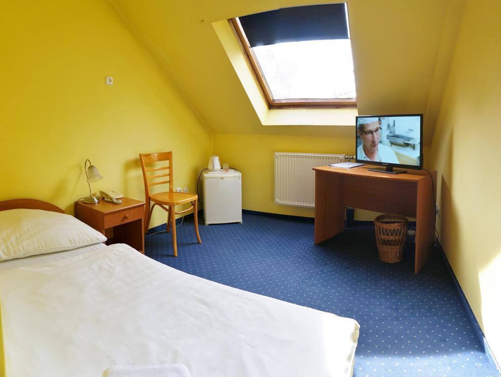 Corvin Hotel Gyor Luaran gambar
