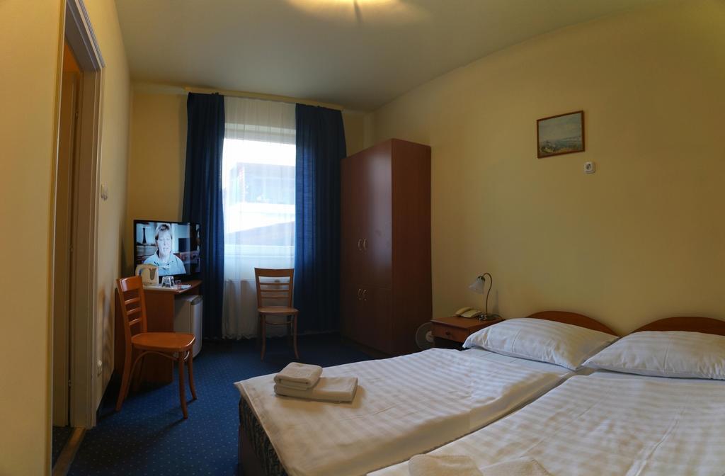 Corvin Hotel Gyor Bilik gambar