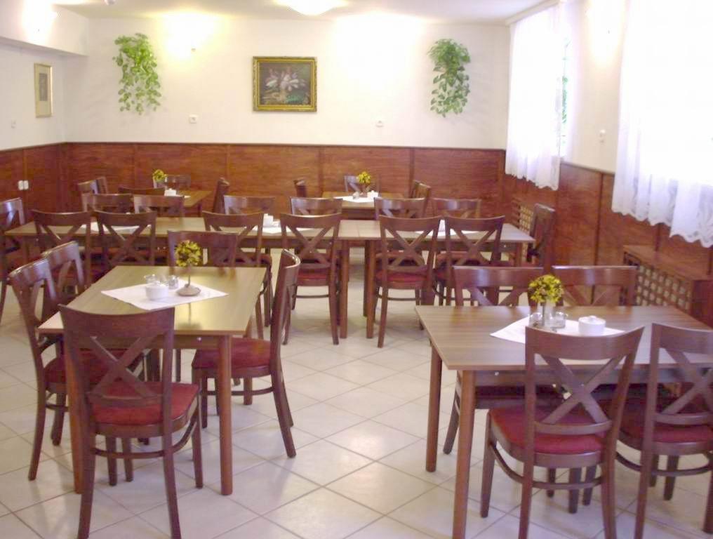Corvin Hotel Gyor Luaran gambar