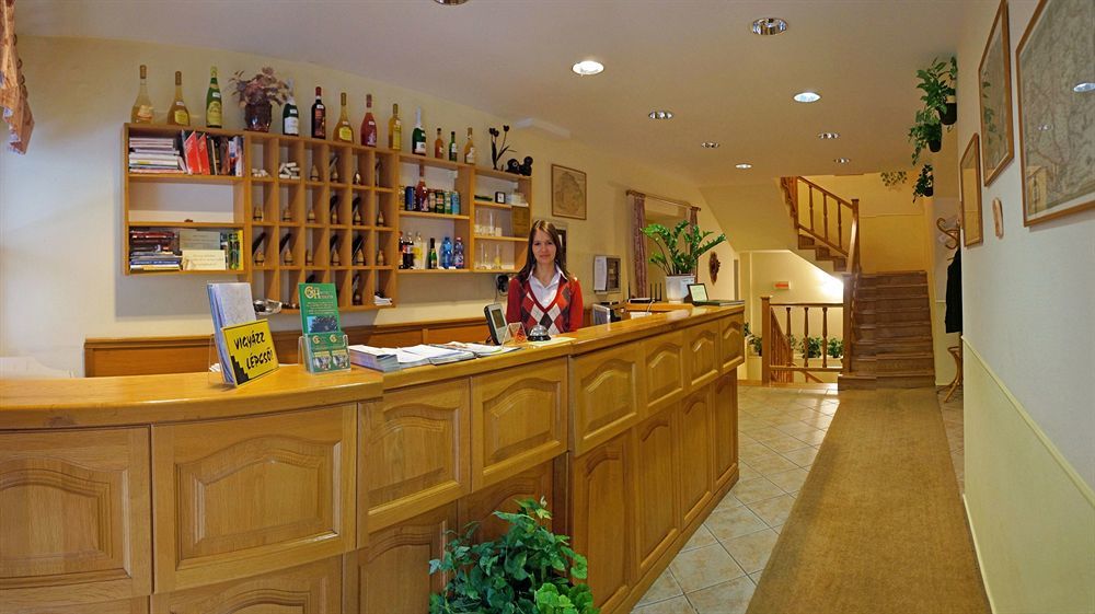 Corvin Hotel Gyor Luaran gambar