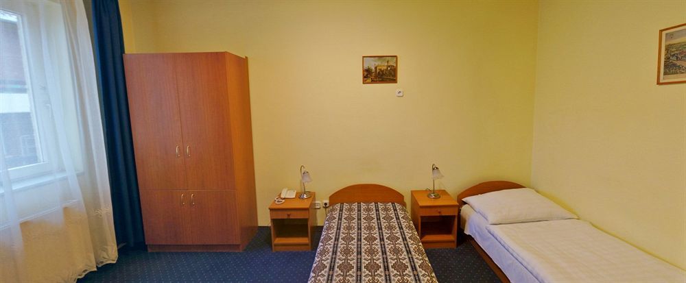 Corvin Hotel Gyor Luaran gambar