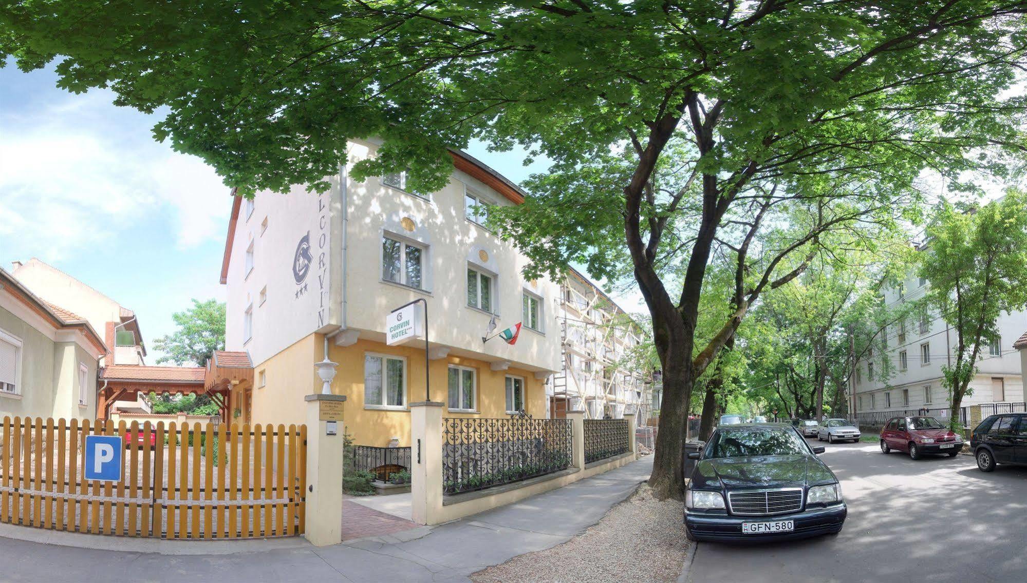 Corvin Hotel Gyor Luaran gambar