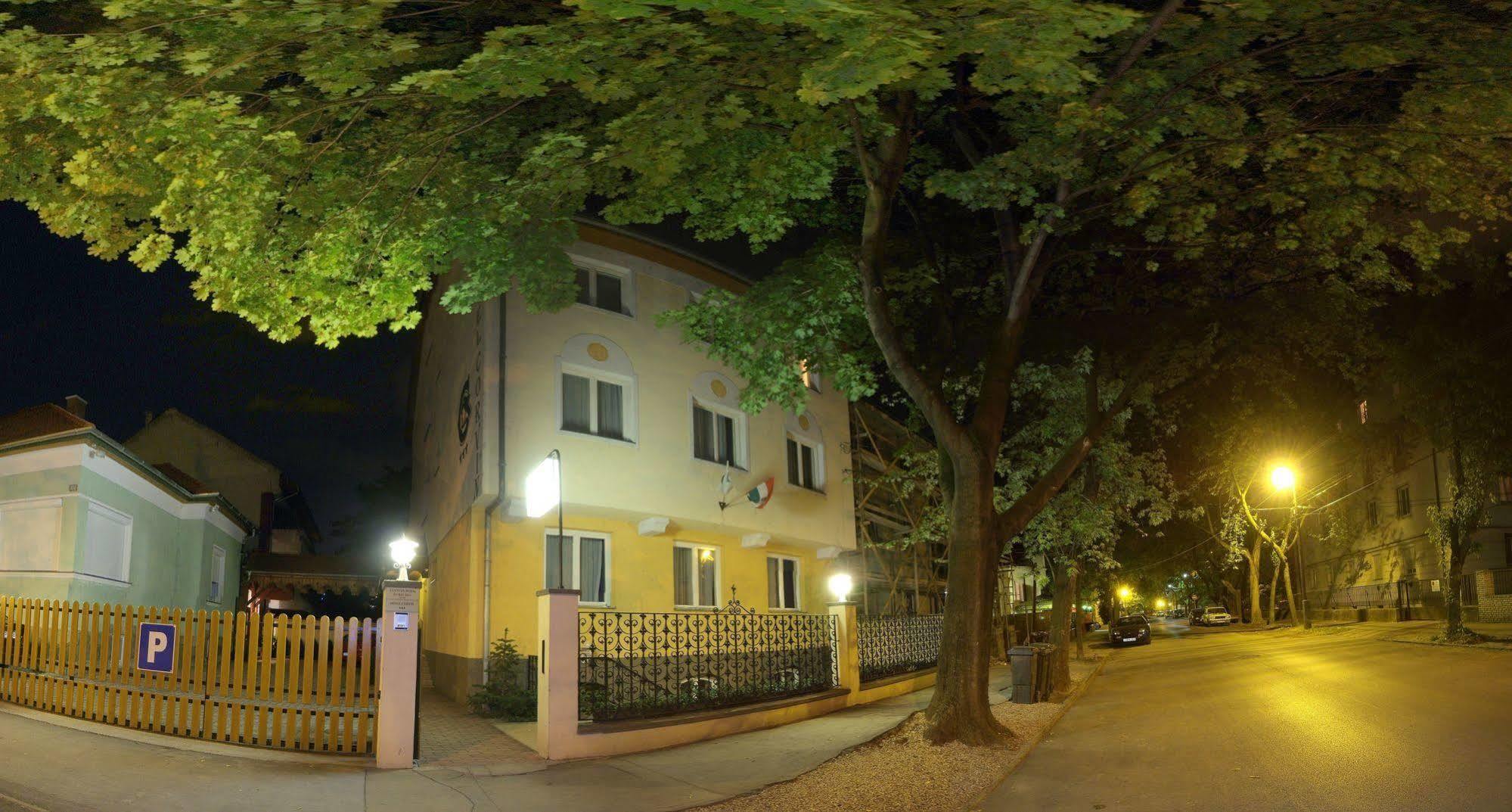 Corvin Hotel Gyor Luaran gambar