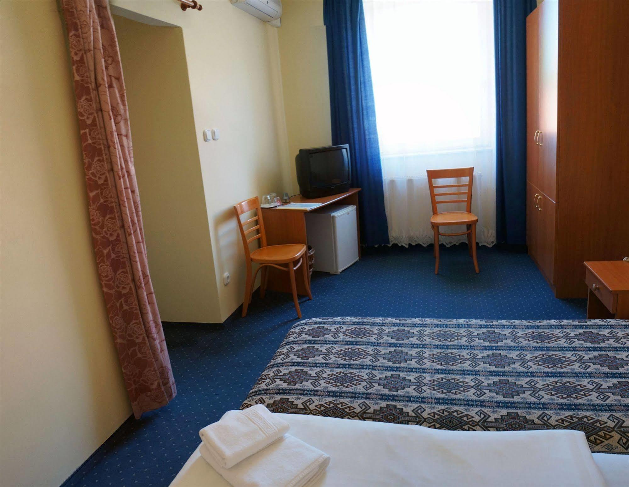 Corvin Hotel Gyor Luaran gambar