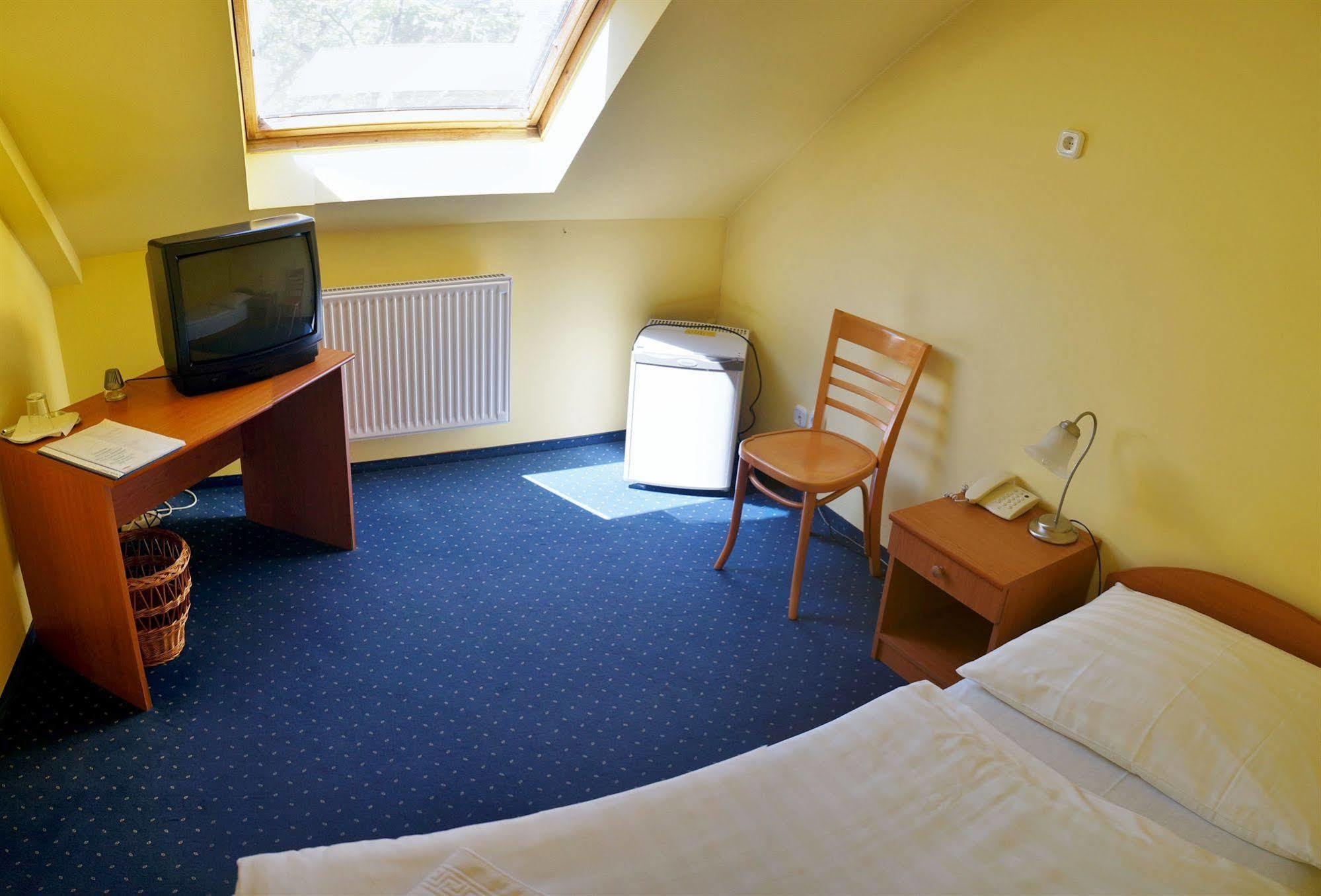 Corvin Hotel Gyor Luaran gambar
