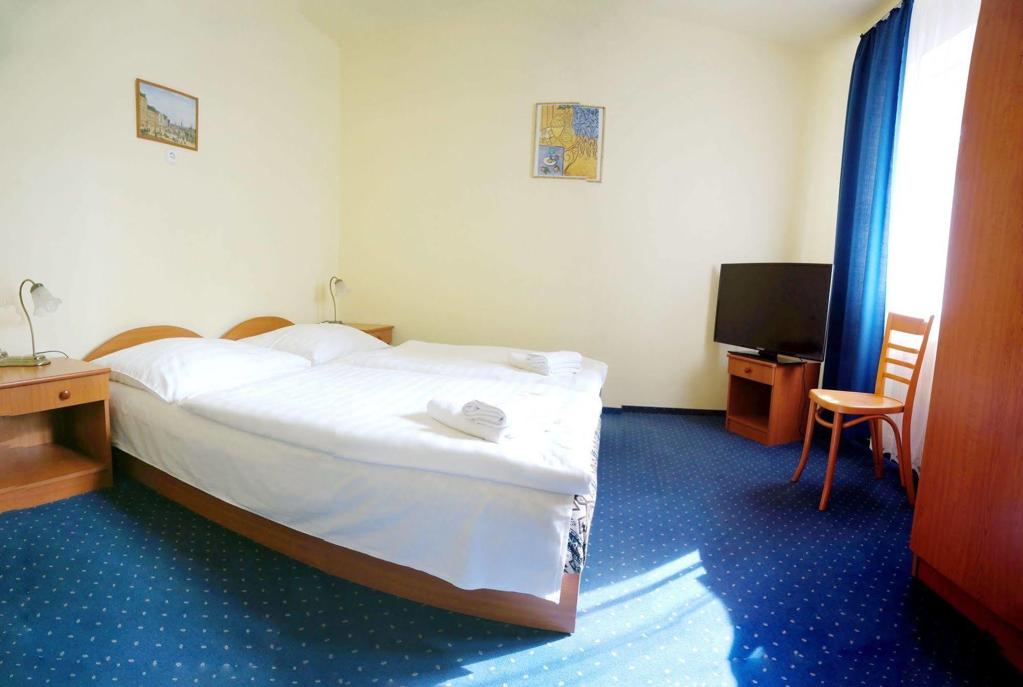 Corvin Hotel Gyor Luaran gambar