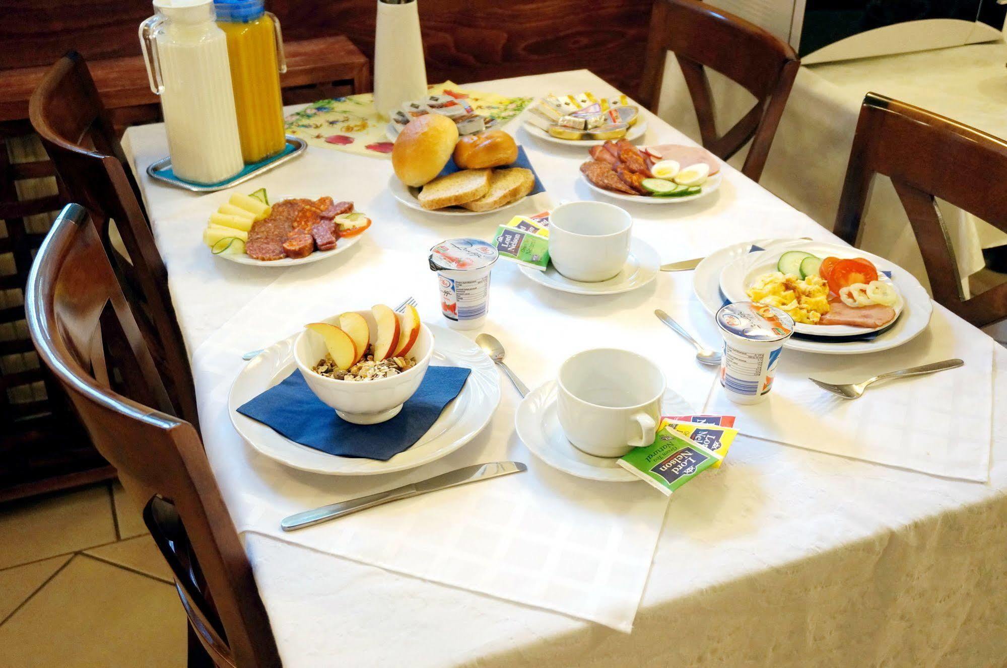 Corvin Hotel Gyor Luaran gambar
