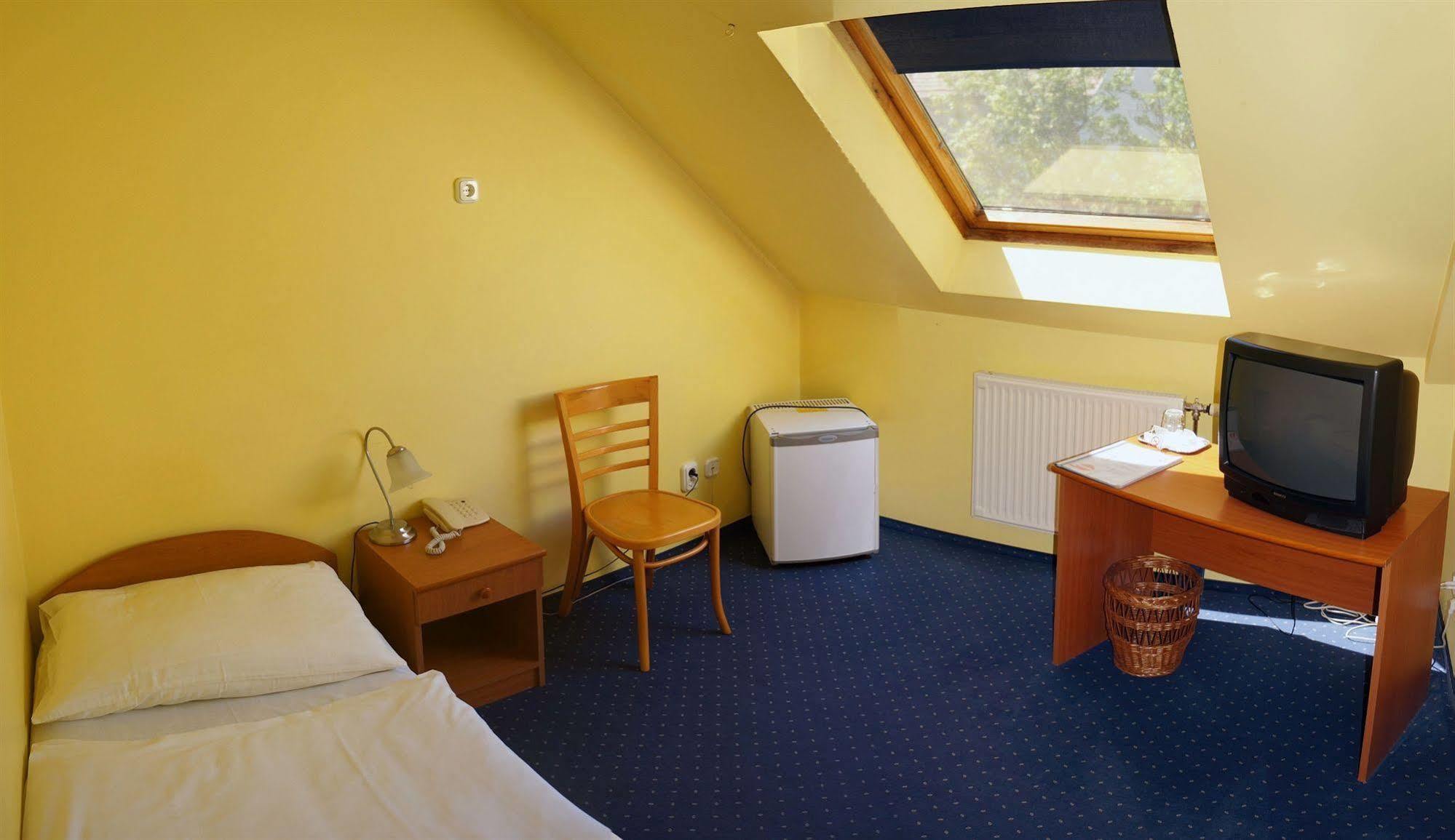 Corvin Hotel Gyor Luaran gambar
