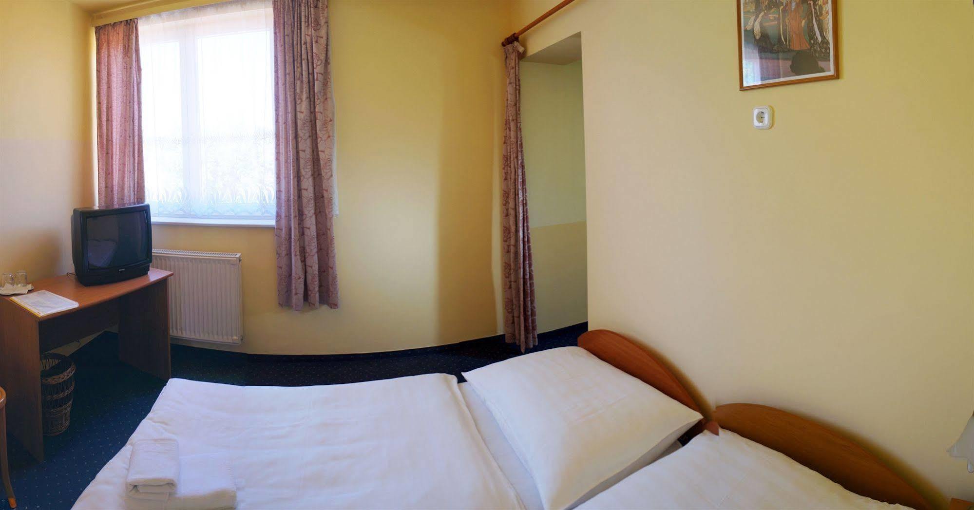 Corvin Hotel Gyor Luaran gambar