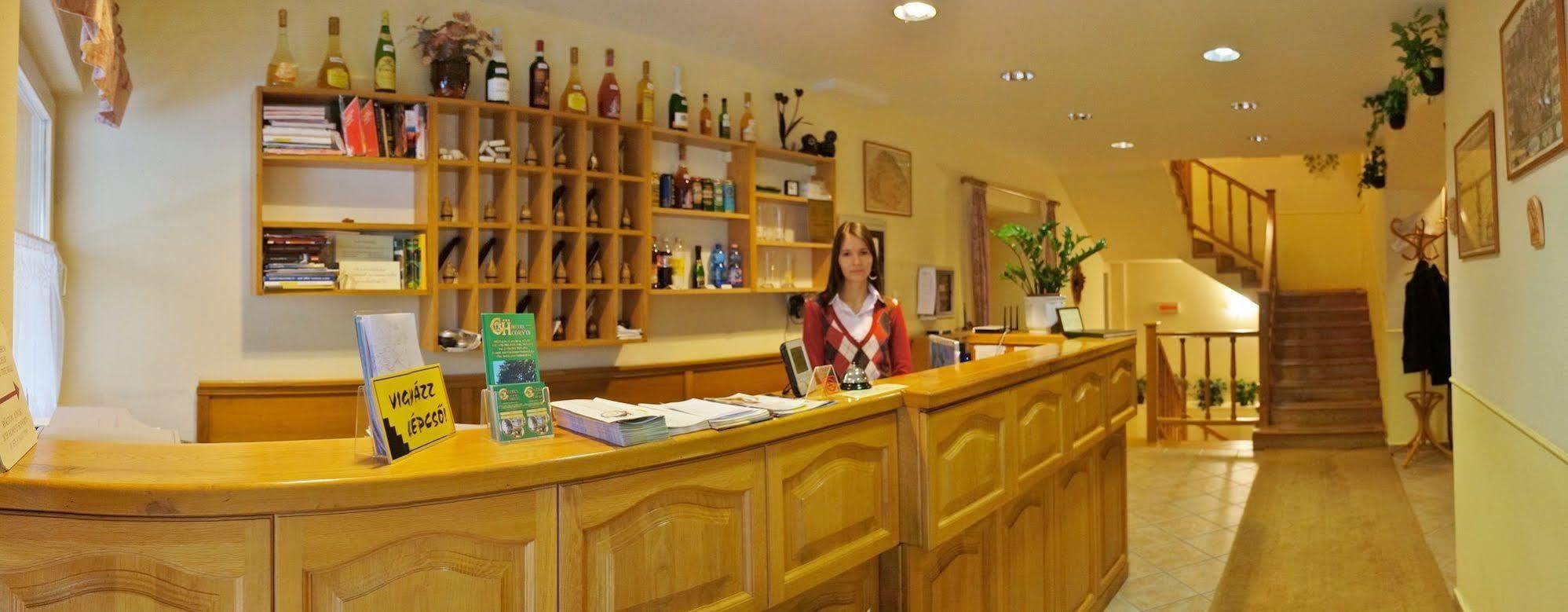 Corvin Hotel Gyor Luaran gambar