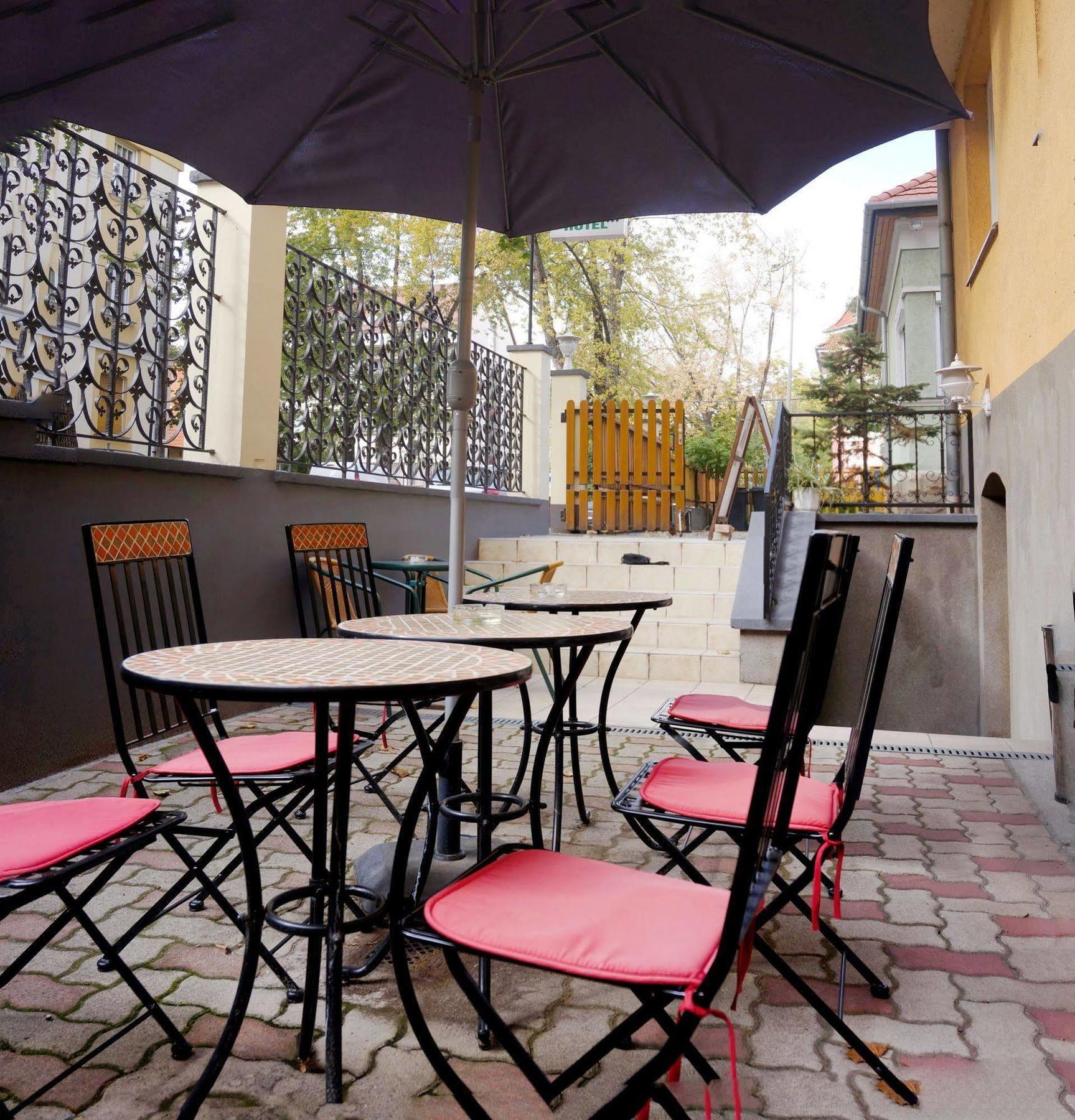 Corvin Hotel Gyor Luaran gambar