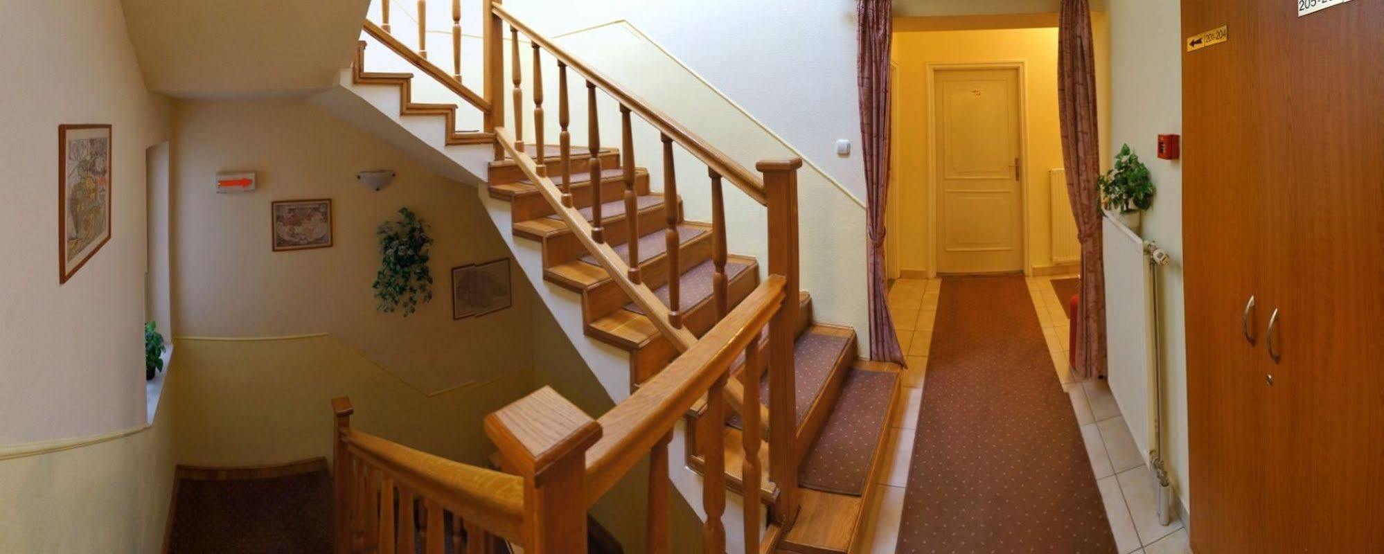 Corvin Hotel Gyor Luaran gambar